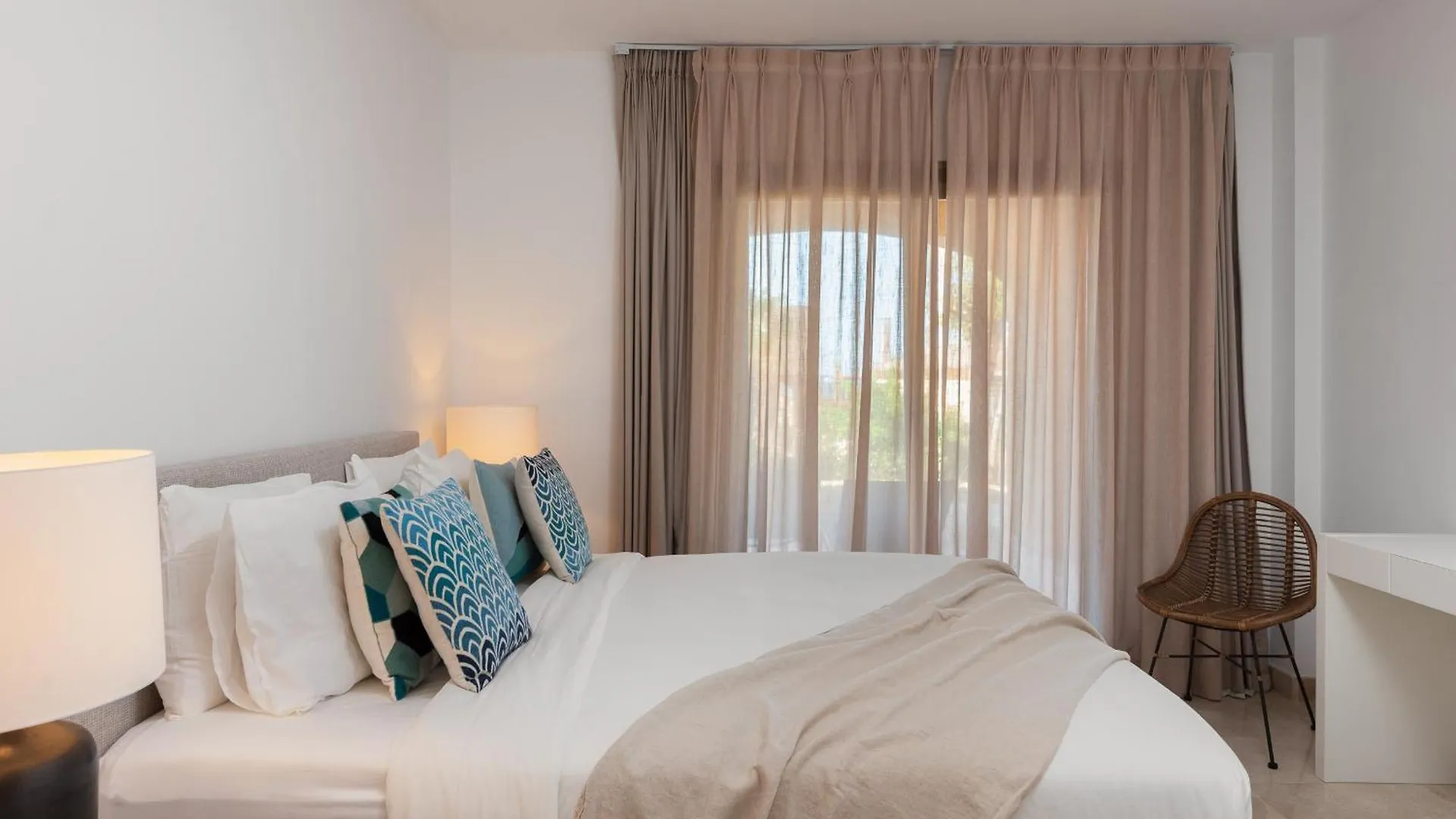 Bright 3-Bedroom With Sunset Views Estepona Apartment