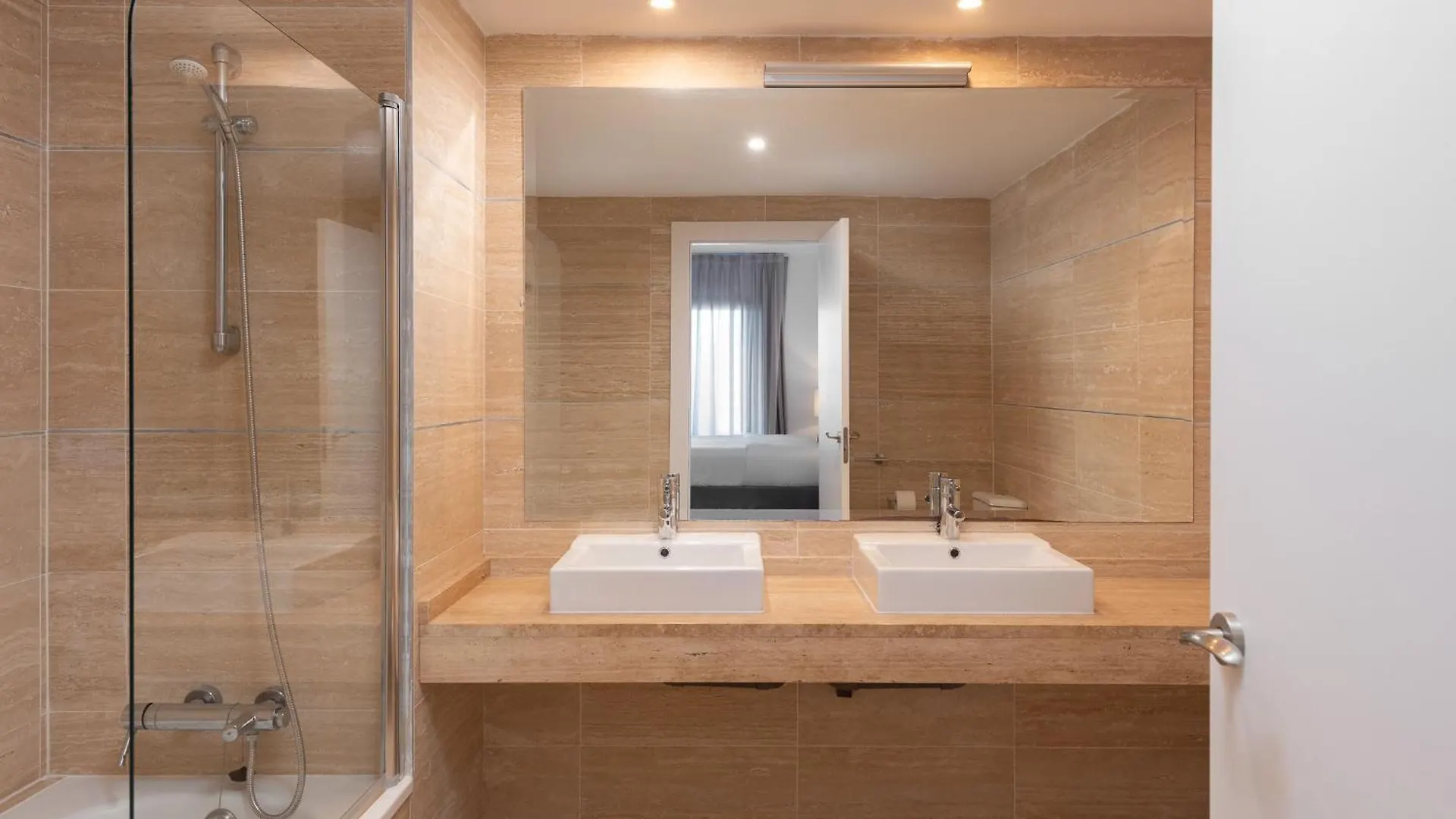 Bright 3-Bedroom With Sunset Views Estepona