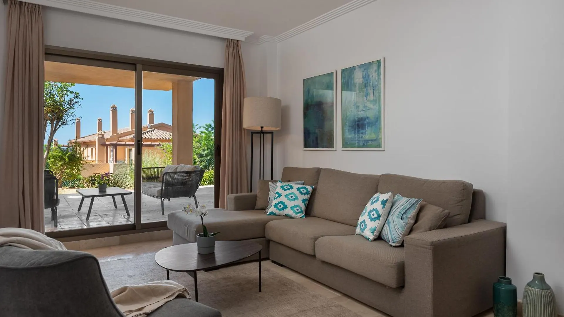 Bright 3-Bedroom With Sunset Views Estepona Spain
