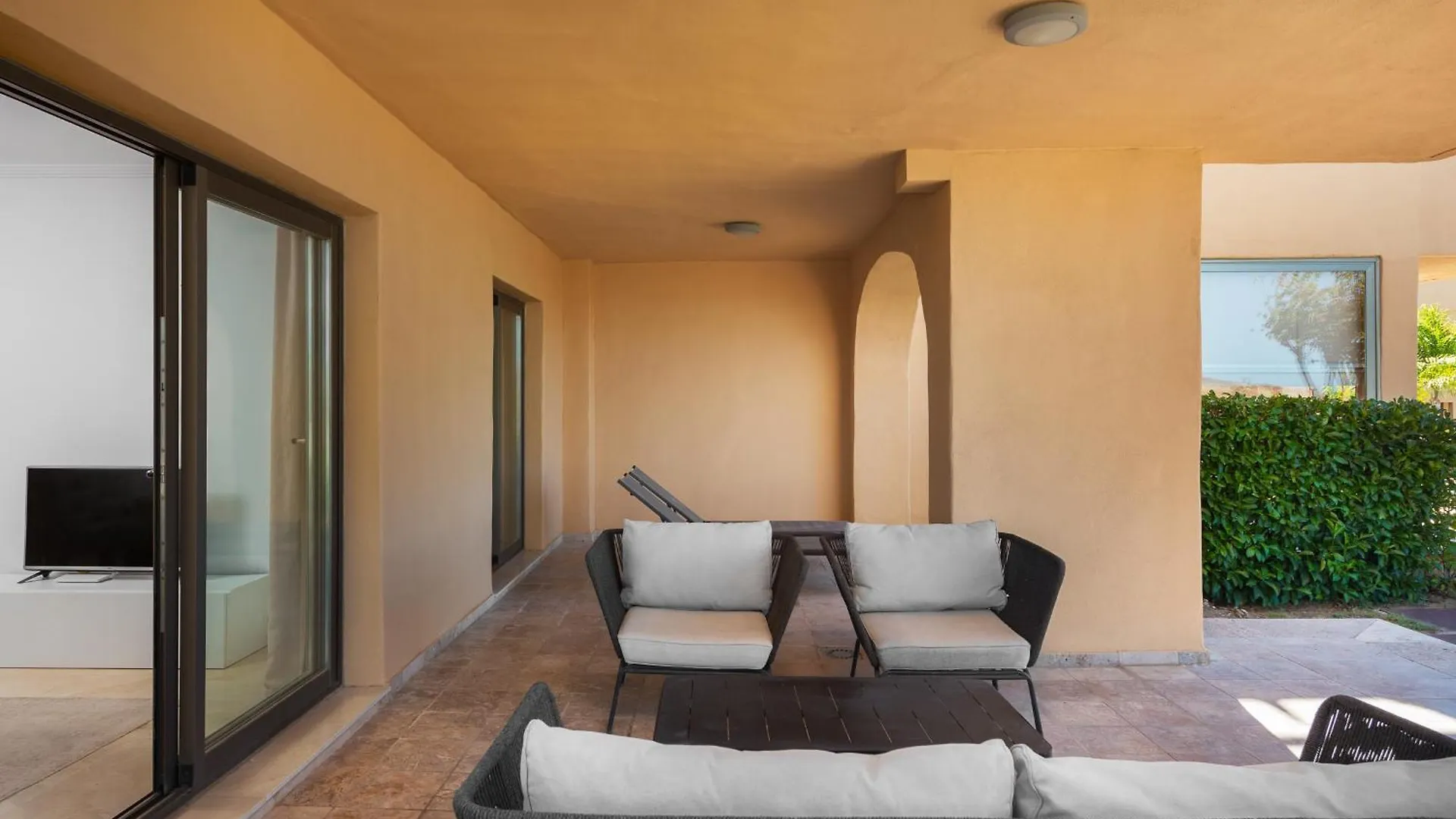 Bright 3-Bedroom With Sunset Views Estepona