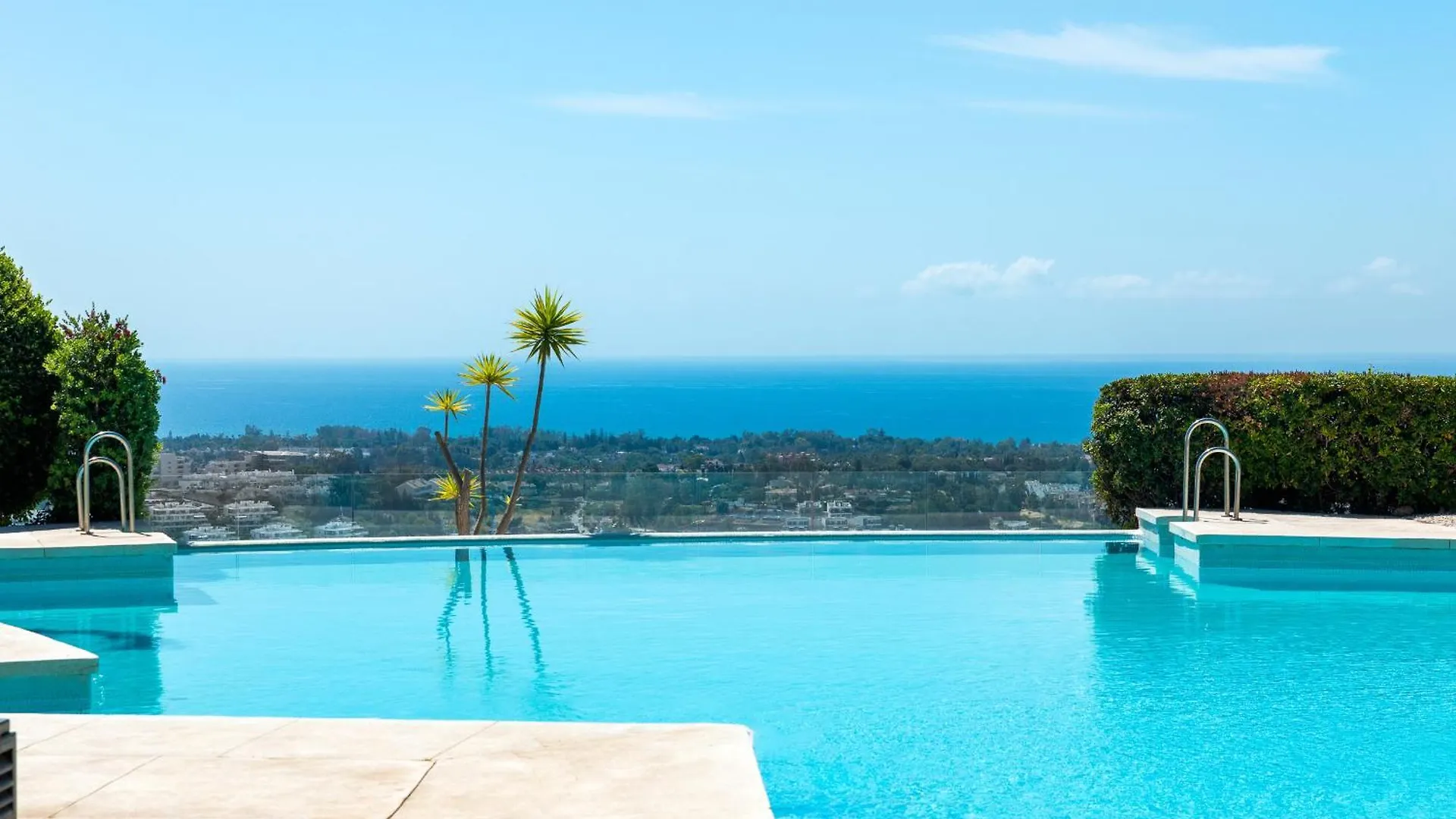 Bright 3-Bedroom With Sunset Views Estepona Apartment