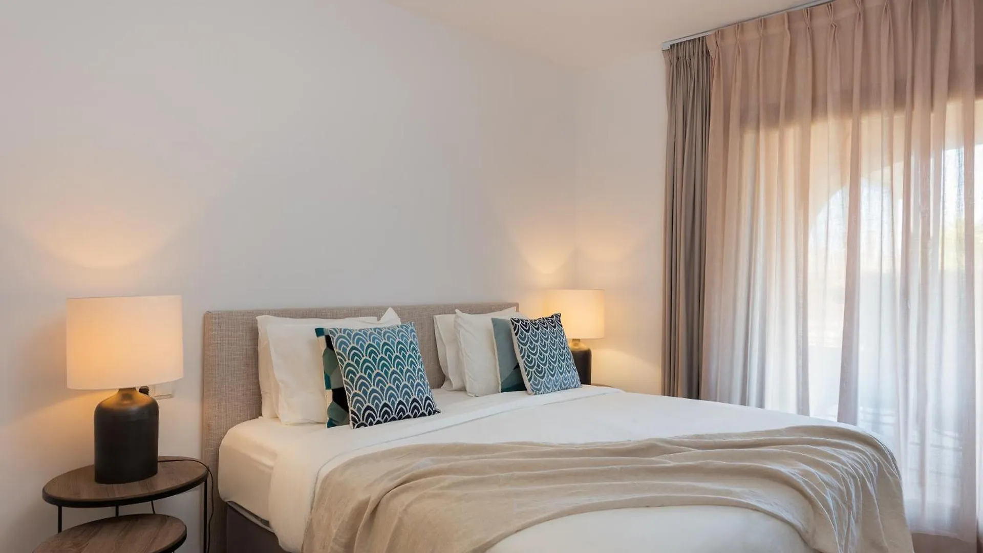 Bright 3-Bedroom With Sunset Views Estepona