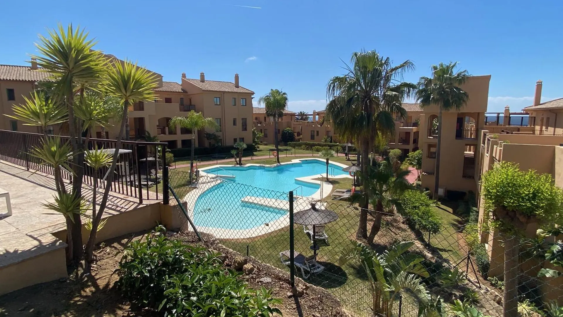 Apartment Bright 3-Bedroom With Sunset Views Estepona