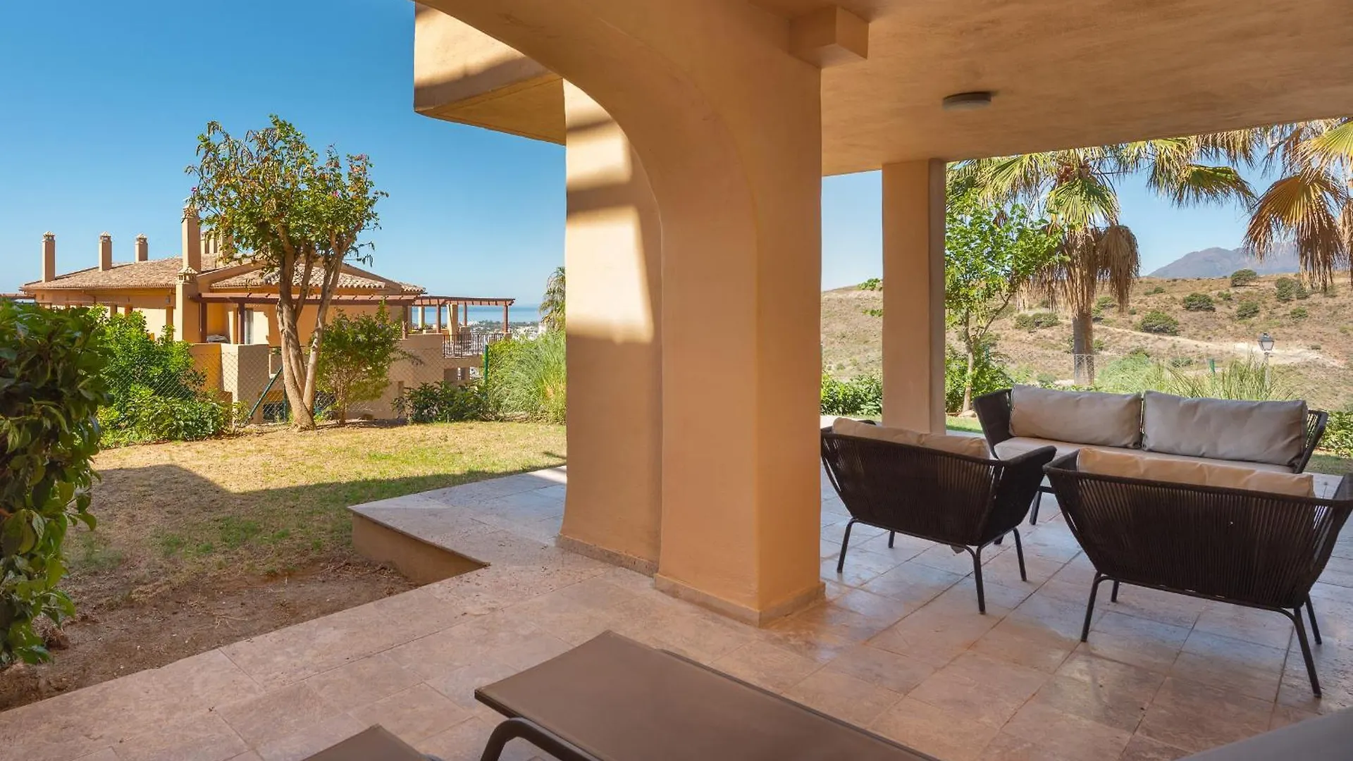 Bright 3-Bedroom With Sunset Views Estepona Apartmán