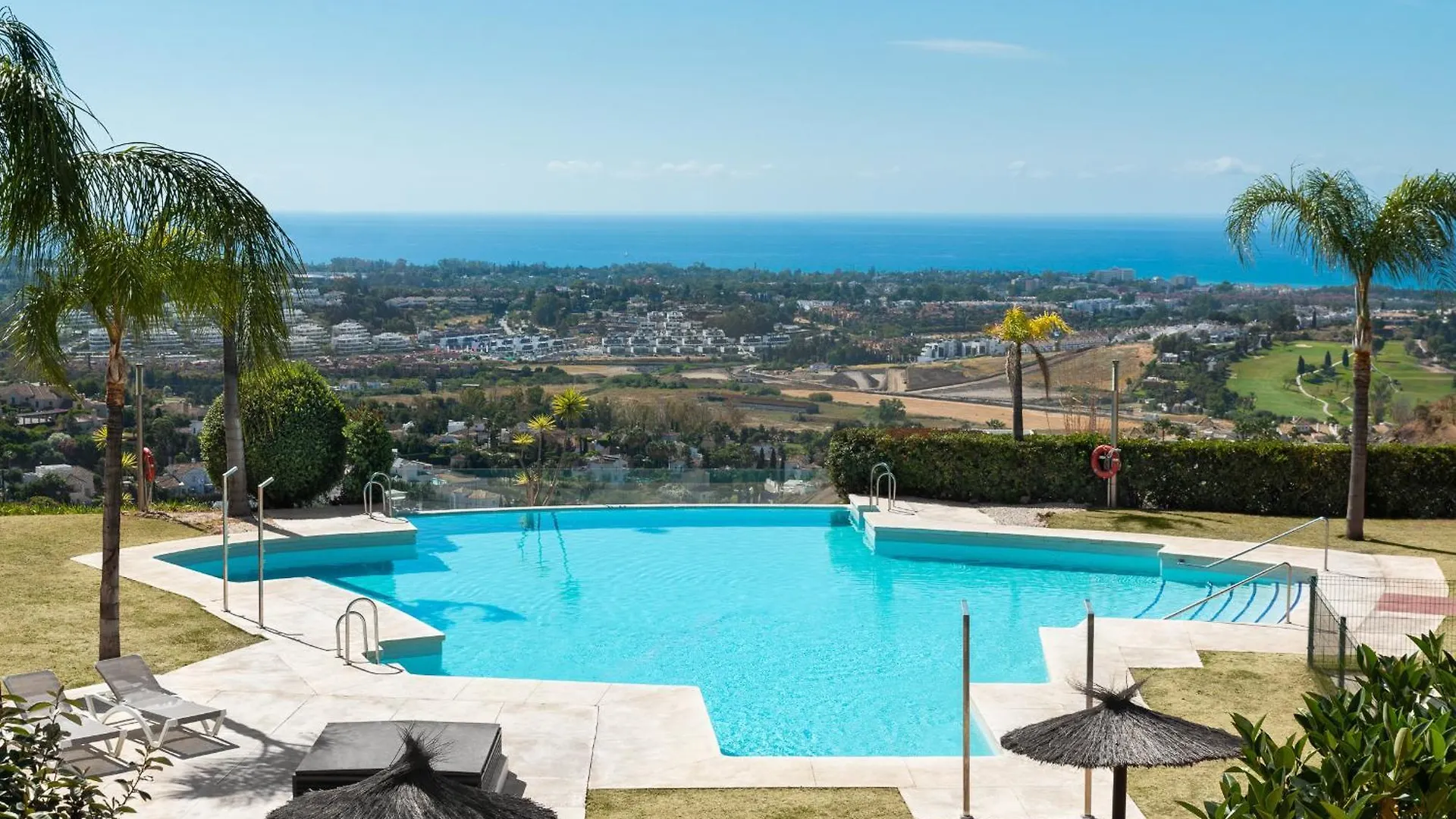 Bright 3-Bedroom With Sunset Views Estepona
