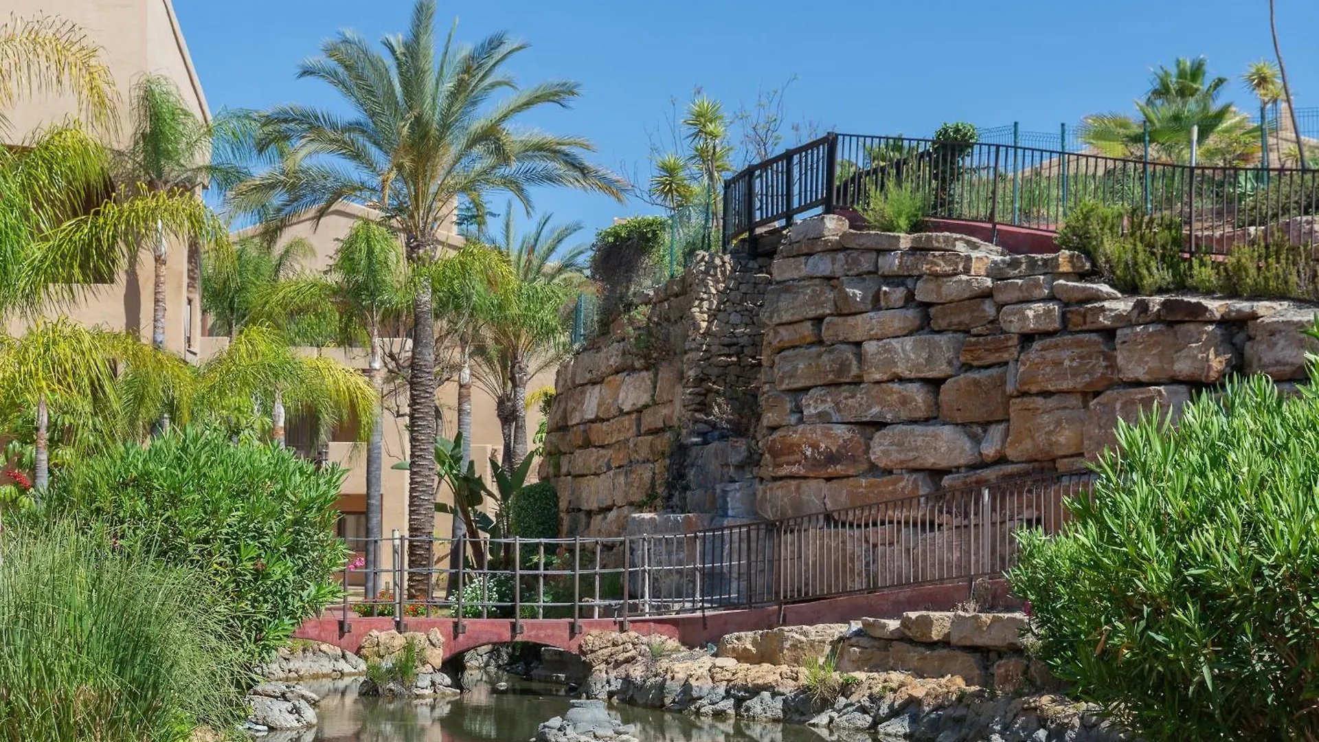 Apartmán Bright 3-Bedroom With Sunset Views Estepona