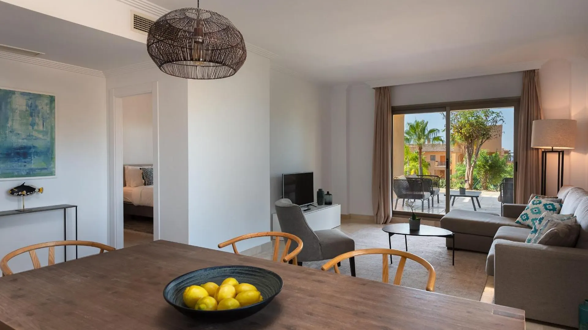 Bright 3-Bedroom With Sunset Views Estepona Apartmán